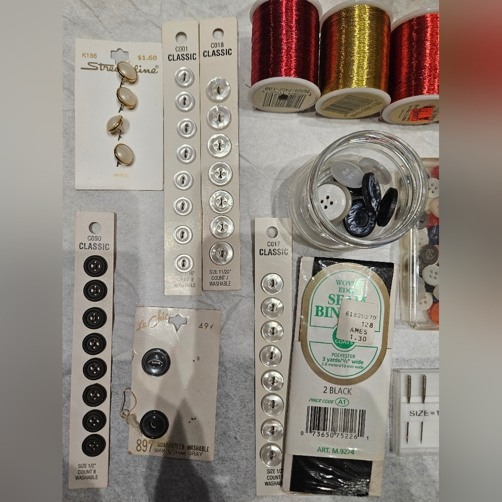 Assorted Vintage Sewing Buttons and Threads - Picture 2 of 3